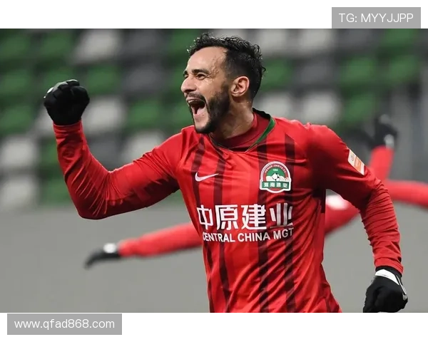 黄强独家揭秘足球技巧与战术分析分享,助你提升球场表现与观赛乐趣 黄强独家揭秘足球技巧与战术分析分享,助你提升球场表现与观赛乐趣