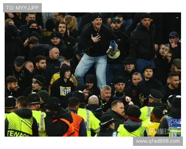 足球明星跨越看台展现风采与激情引发球迷热烈追捧与欢呼